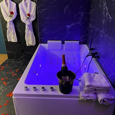 R.Suite Saint-Etienne  Ngoại thất bức ảnh